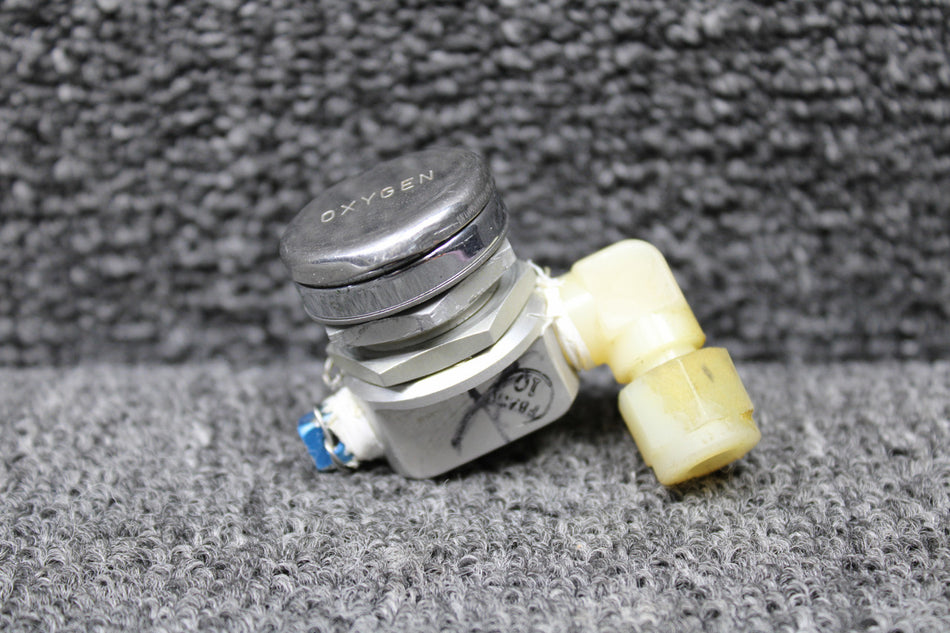 170098 (Use: 9912057-15) Puritan Bennett Oxygen Outlet with Elbow Fitting