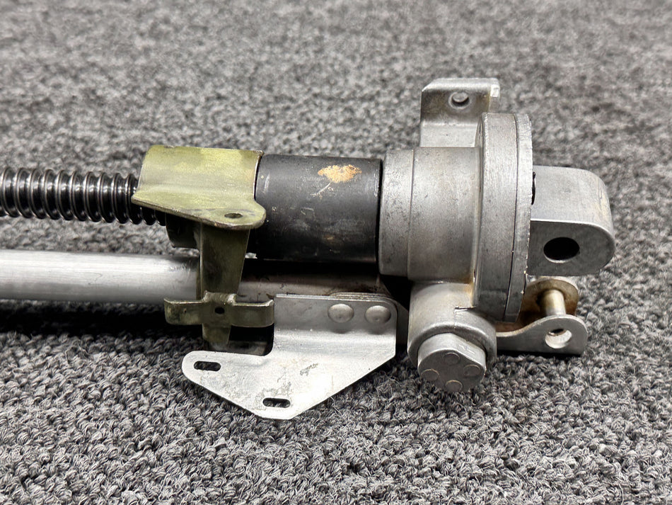 C301001-0206 (Use: C301002-0201) Cessna 210J Flap Actuator Assembly