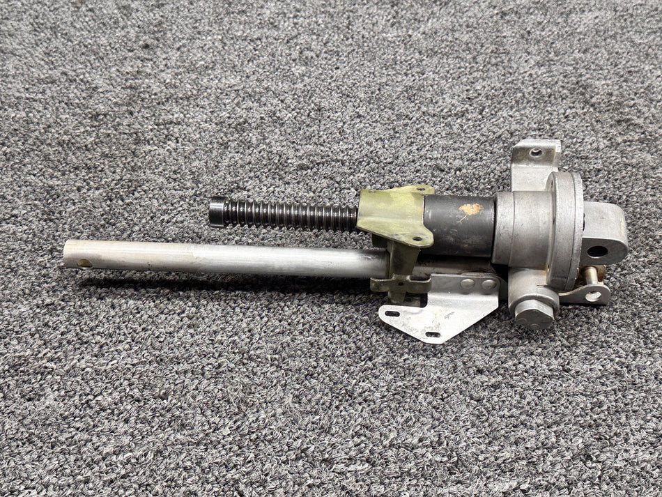 C301001-0206 (Use: C301002-0201) Cessna 210J Flap Actuator Assembly