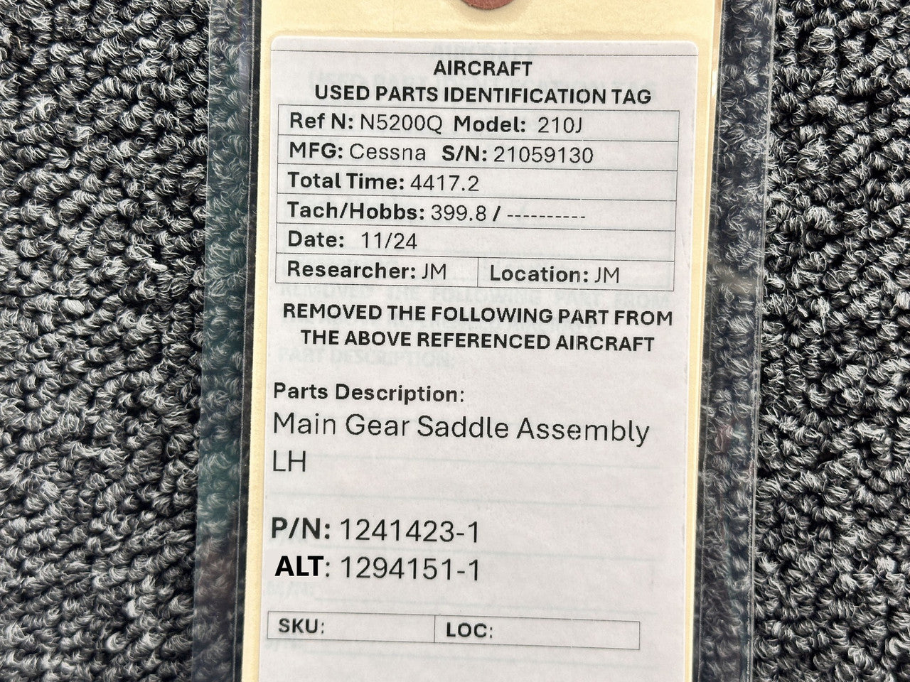 310Mページ 1241423-1 (Alt: 1294151-1) Cessna 210J Main Gear Saddle Assembly