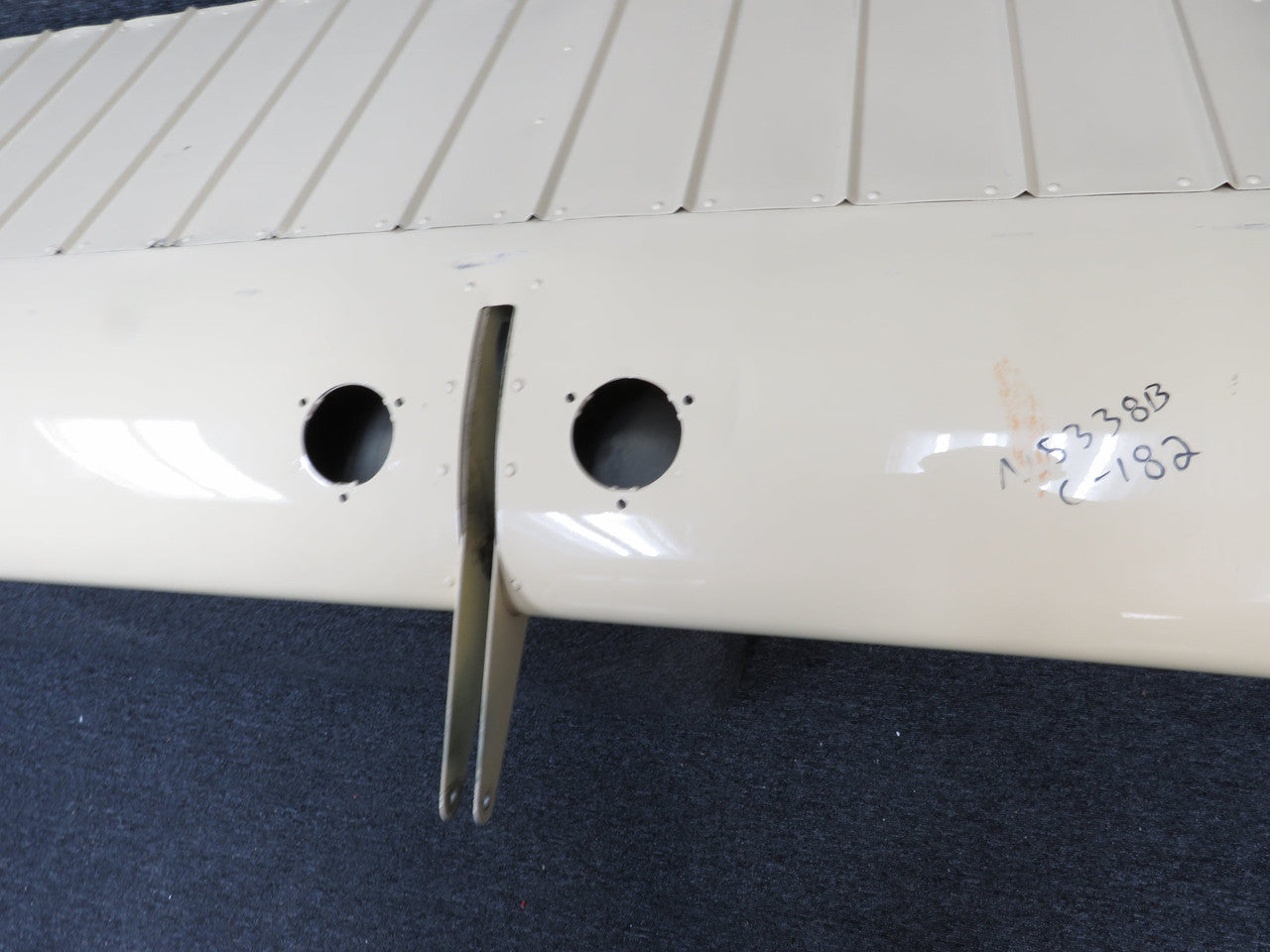 0523901 Cessna C-182 Wing Flap Assembly LH (Dented Edge) – BAS