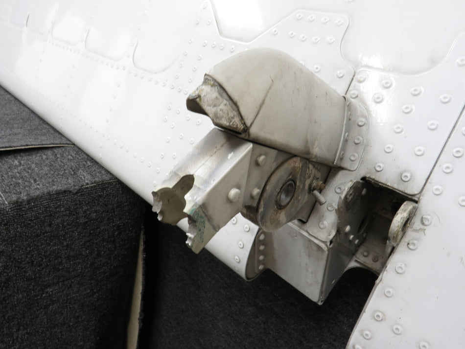 SD3-24-0001 Shorts SD3-60 Aileron Assembly LH (Broken Bracket) (Core)