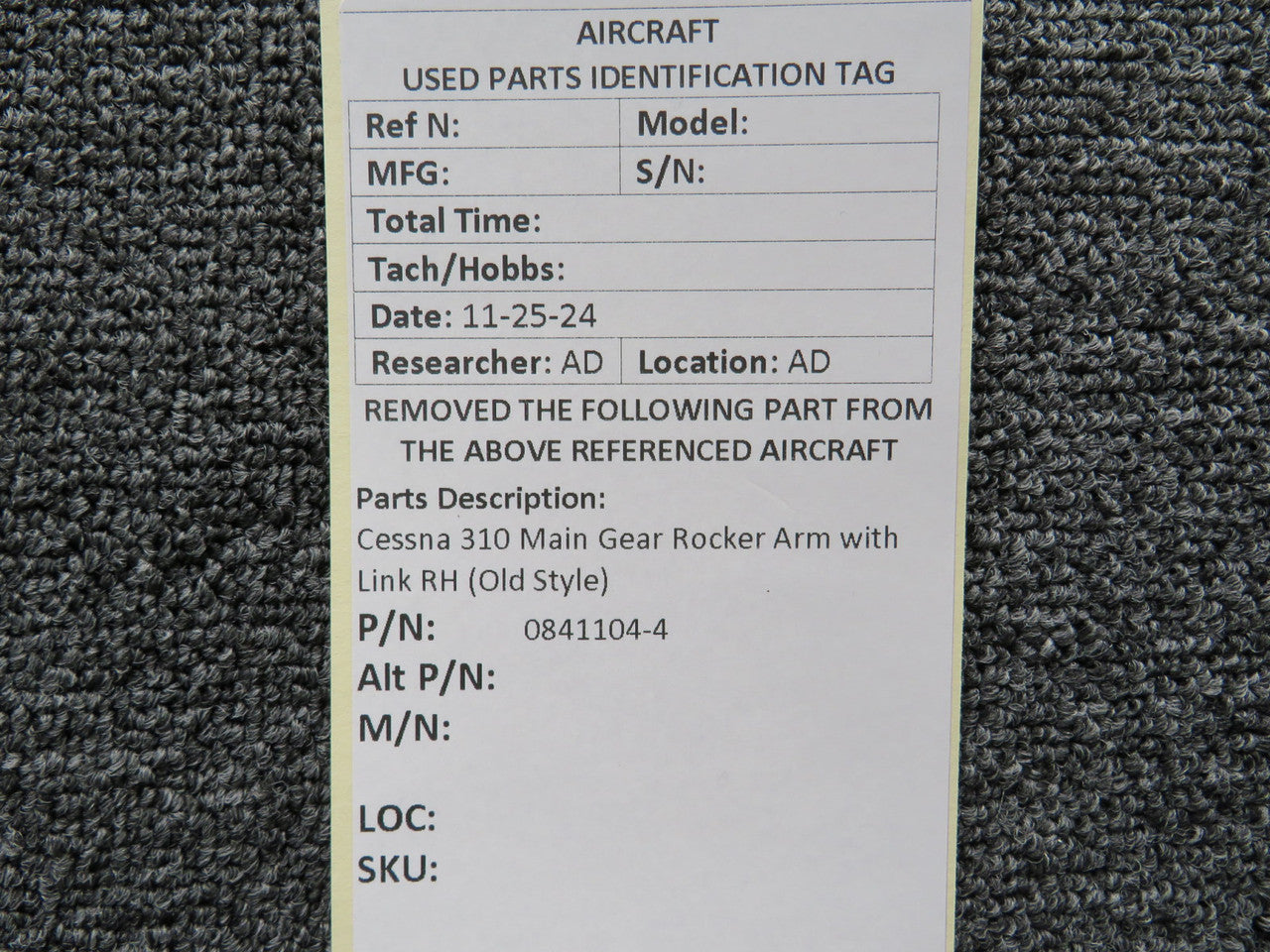 3104 ページ 0841104-4 Cessna 310 Main Gear Rocker Arm with Link RH (Old Style