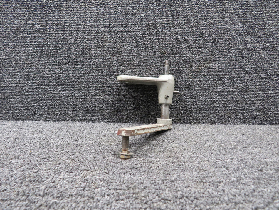 0843500-61 (Use: 5045001-202) Cessna Door Actuator Shaft and Arm Assembly RH
