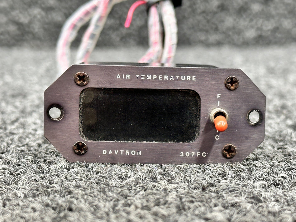 307 Davtron Digital Temperature Indicator with Plug