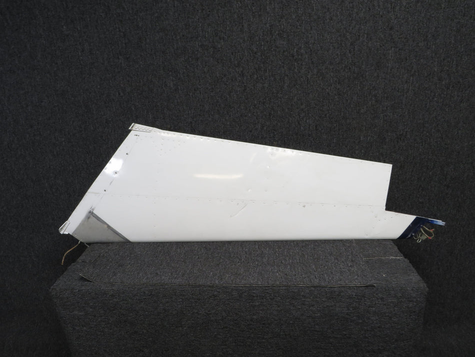 0431032-1 Cessna C-152 Vertical Stabilizer ( Surface Scratches)