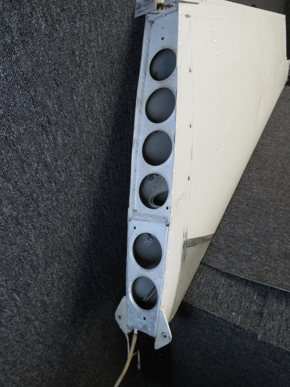 0431032-1 Cessna C-152 Vertical Stabilizer ( Surface Scratches)