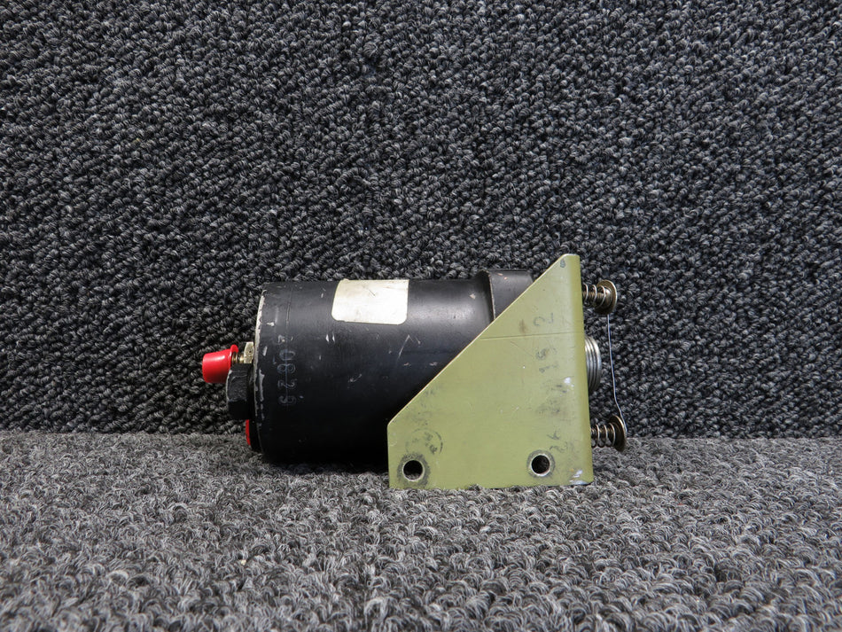 MS28005-3 (Alt: ST-4H) Gates Learjet Oil Pressure Transmitter with Bracket