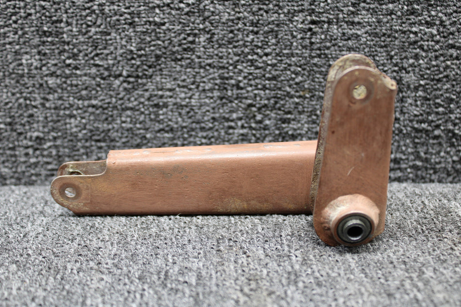 1262038-2 Cessna 210L Flap Control Bellcrank Outboard RH