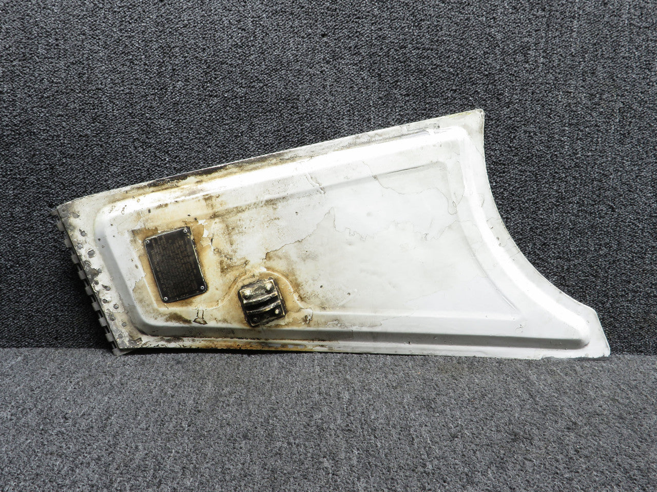 5127050-16 (Use: 5127050-20) Cessna C-402C Gear Door Assembly RH