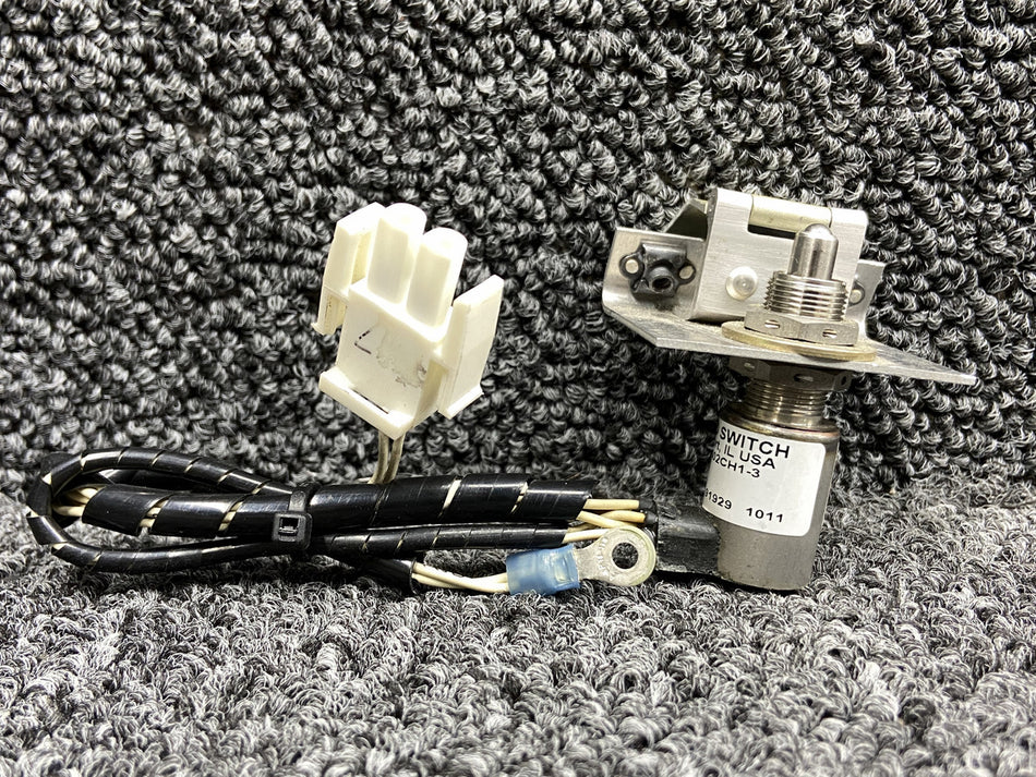91929 (Alt: 4602CH1-3) Piper PA46R-350T Cargo Door Microswitch w Bracket
