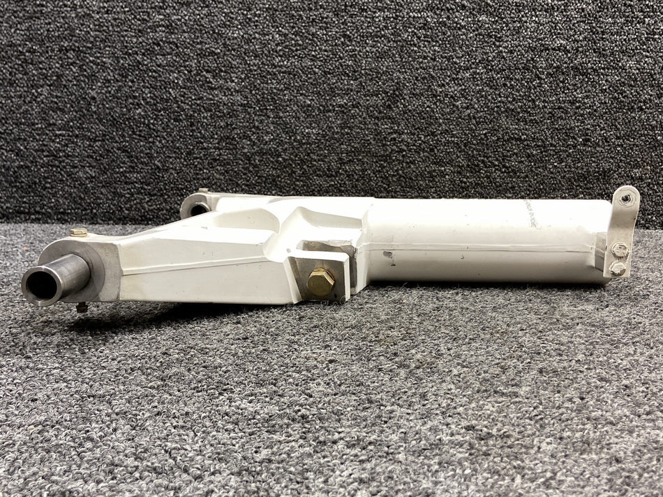 83605-007 (Use: 83605-815) Piper PA46R Upper Main Gear Trunnion RH (No Fork)