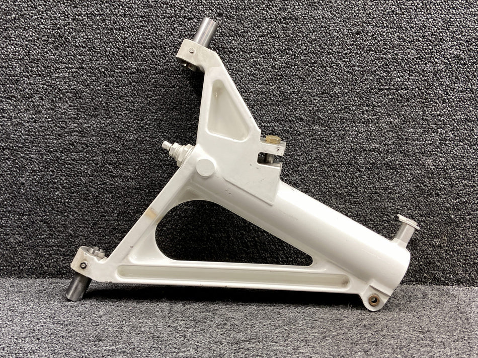 83605-007 (Use: 83605-815) Piper PA46R Upper Main Gear Trunnion RH (No Fork)