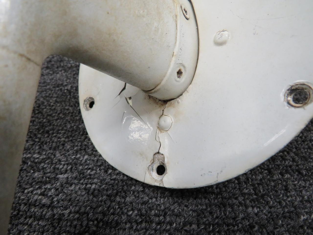 Cessna Aircraft Co 0721105-20AGW Cessna A188B Pitot Tube Assembly (Damaged Mount Plate)