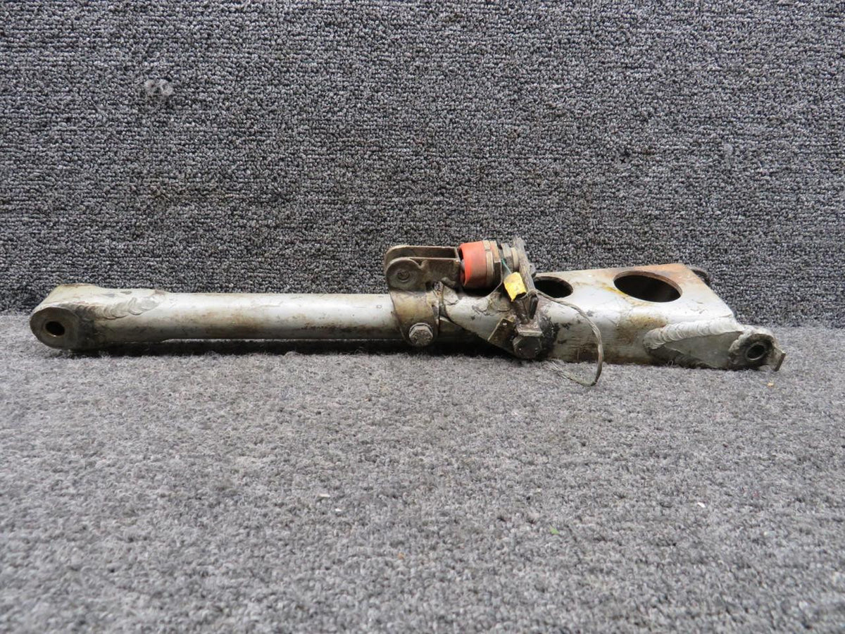 Piper Aircraft Parts 19059-000 Piper PA23-160 Main Landing Gear Drag Assembly with Switch (Worn)