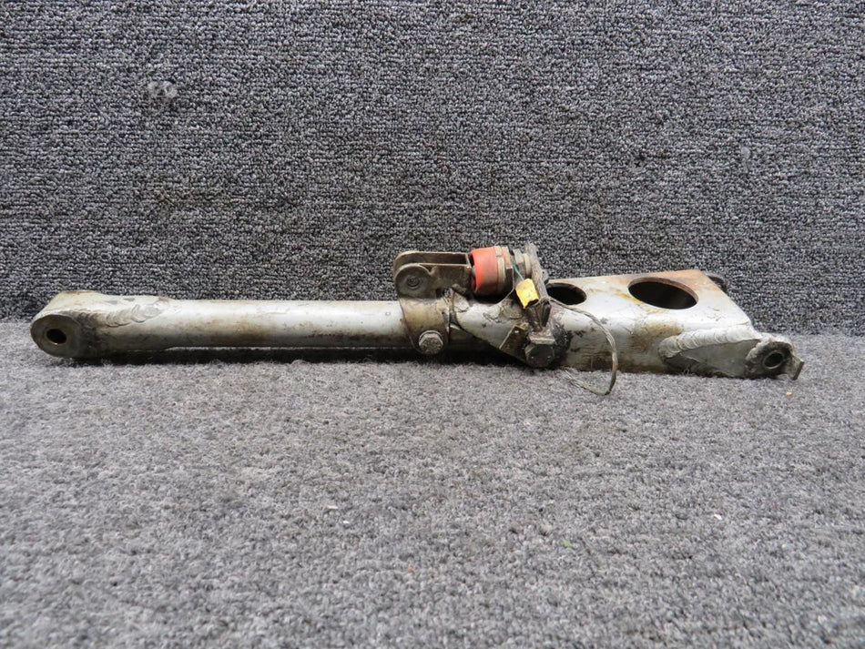 Piper Aircraft Parts 19059-000 Piper PA23-160 Main Landing Gear Drag Assembly with Switch (Worn)