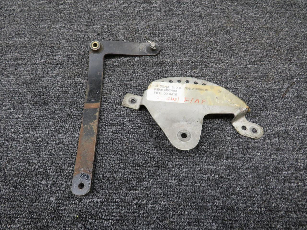 Cessna Aircraft Parts 1261647-1, 1213486-1 Cessna 210B Cowl Flap Position Bracket with Lever