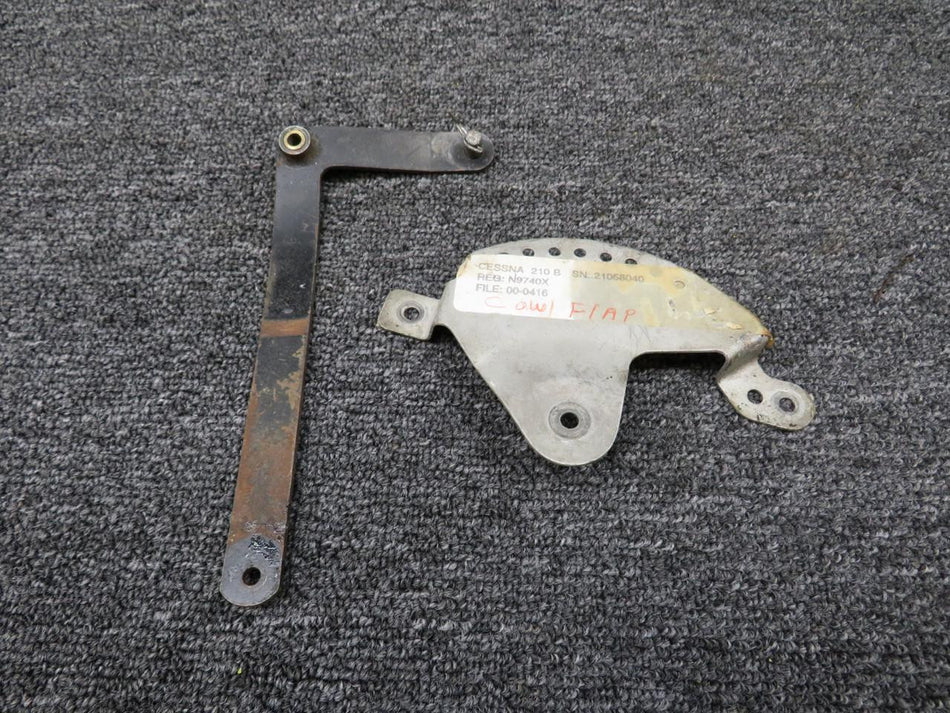 Cessna Aircraft Parts 1261647-1, 1213486-1 Cessna 210B Cowl Flap Position Bracket with Lever