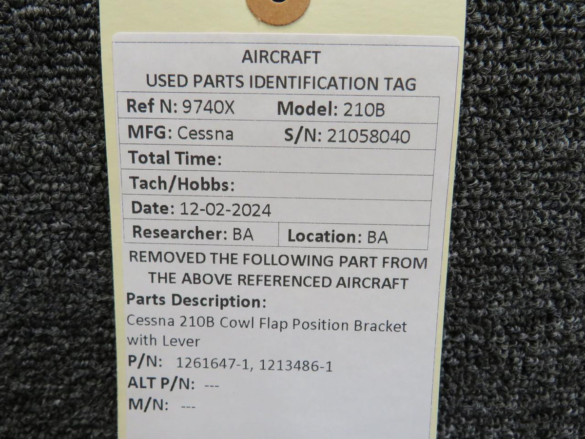Cessna Aircraft Parts 1261647-1, 1213486-1 Cessna 210B Cowl Flap Position Bracket with Lever