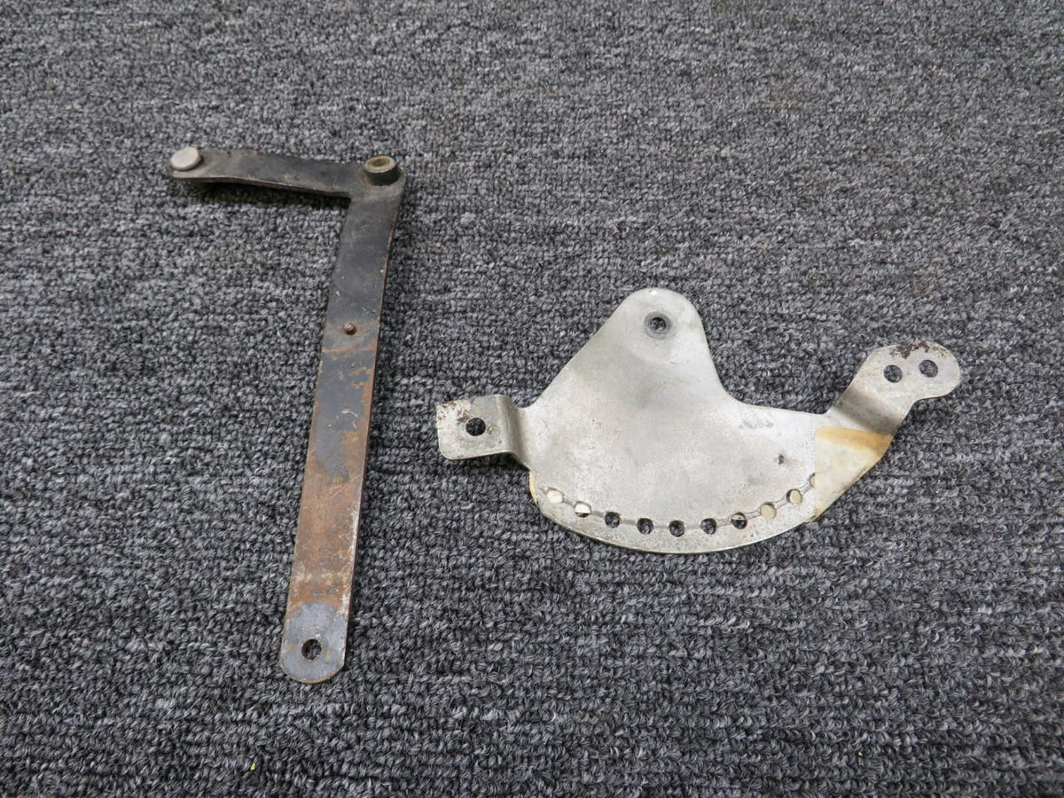Cessna Aircraft Parts 1261647-1, 1213486-1 Cessna 210B Cowl Flap Position Bracket with Lever