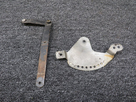 Cessna Aircraft Parts 1261647-1, 1213486-1 Cessna 210B Cowl Flap Position Bracket with Lever