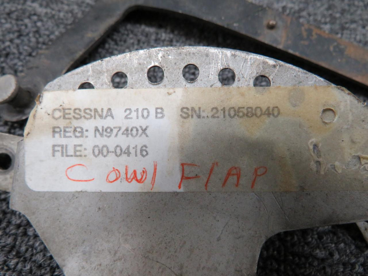 Cessna Aircraft Parts 1261647-1, 1213486-1 Cessna 210B Cowl Flap Position Bracket with Lever