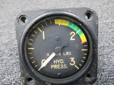 Swearingen 27-81007-3 Swearingen Hydraulic Pressure Indicator (Worn Mount)