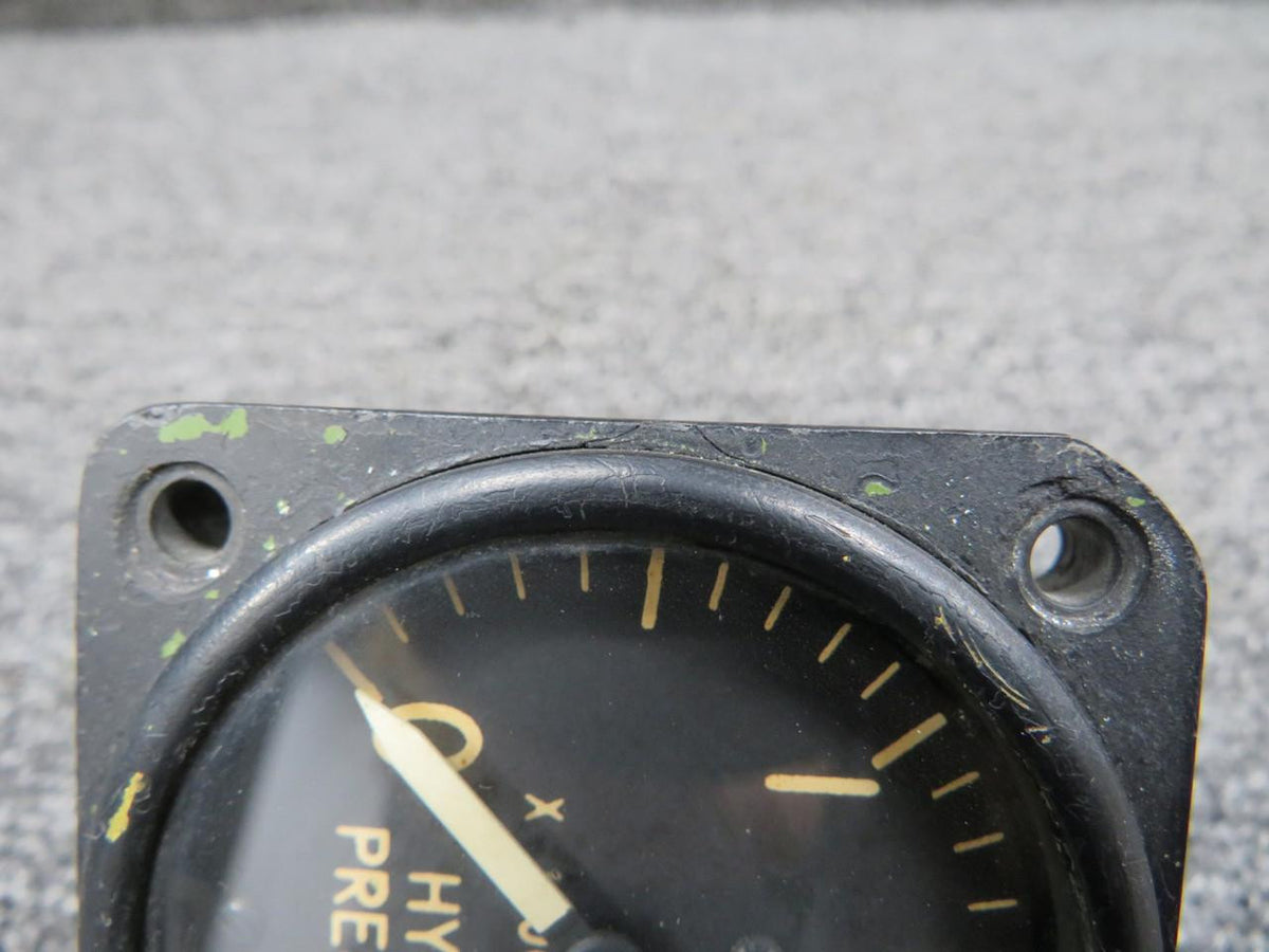 Swearingen 27-81007-3 Swearingen Hydraulic Pressure Indicator (Worn Mount)