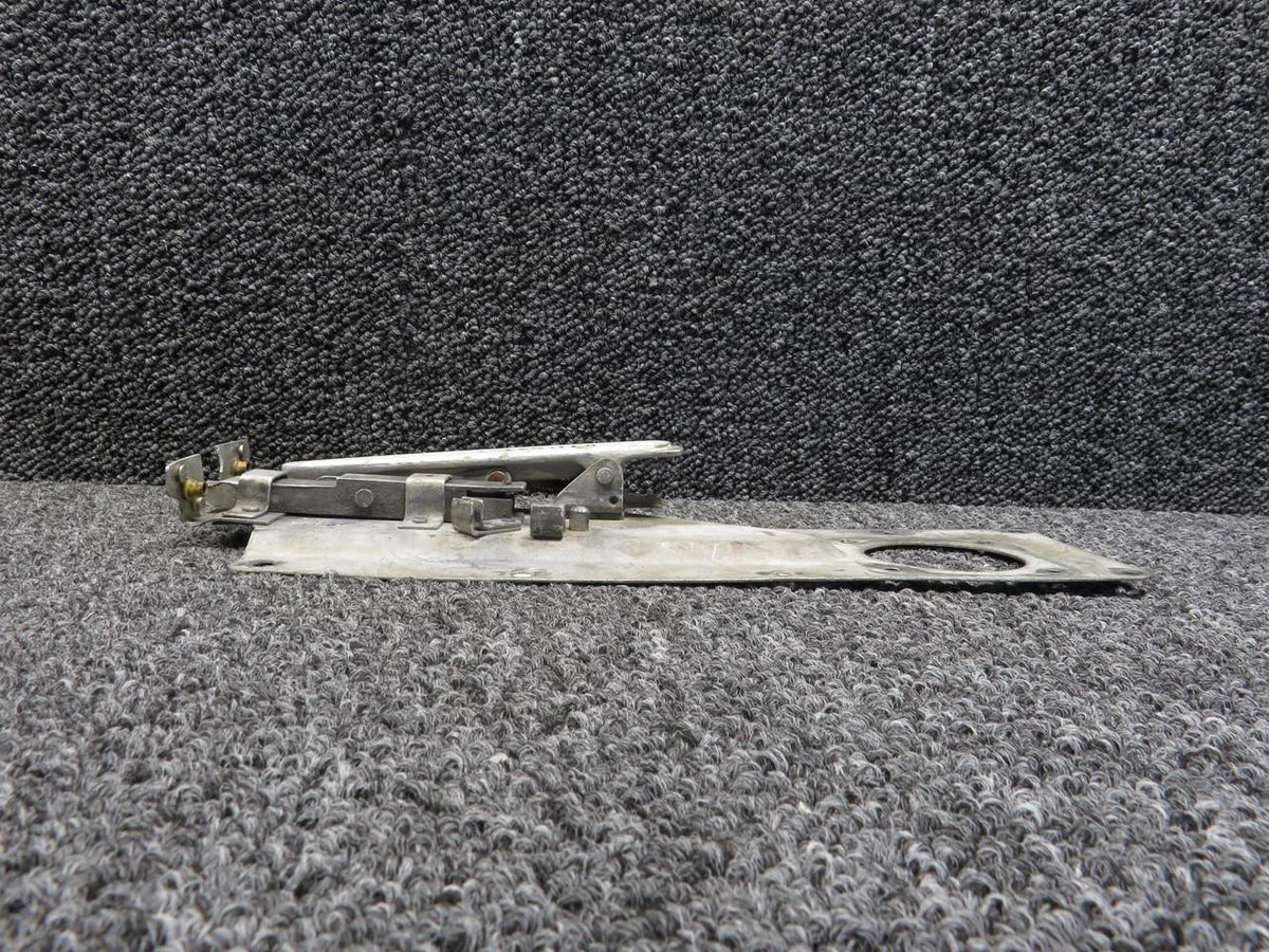 Cessna Aircraft Parts 0711032-2 Cessna 185 Cabin Door Latch