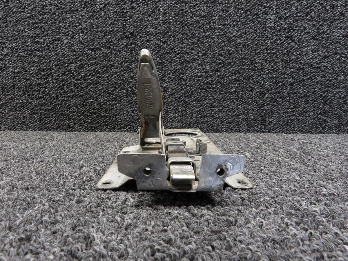 Cessna Aircraft Parts 0711032-2 Cessna 185 Cabin Door Latch