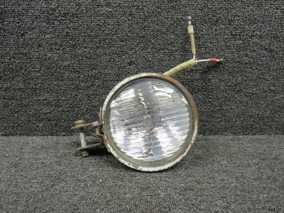 AN3176-1 Beechcraft 99 Taxi Light Assembly (Dented)