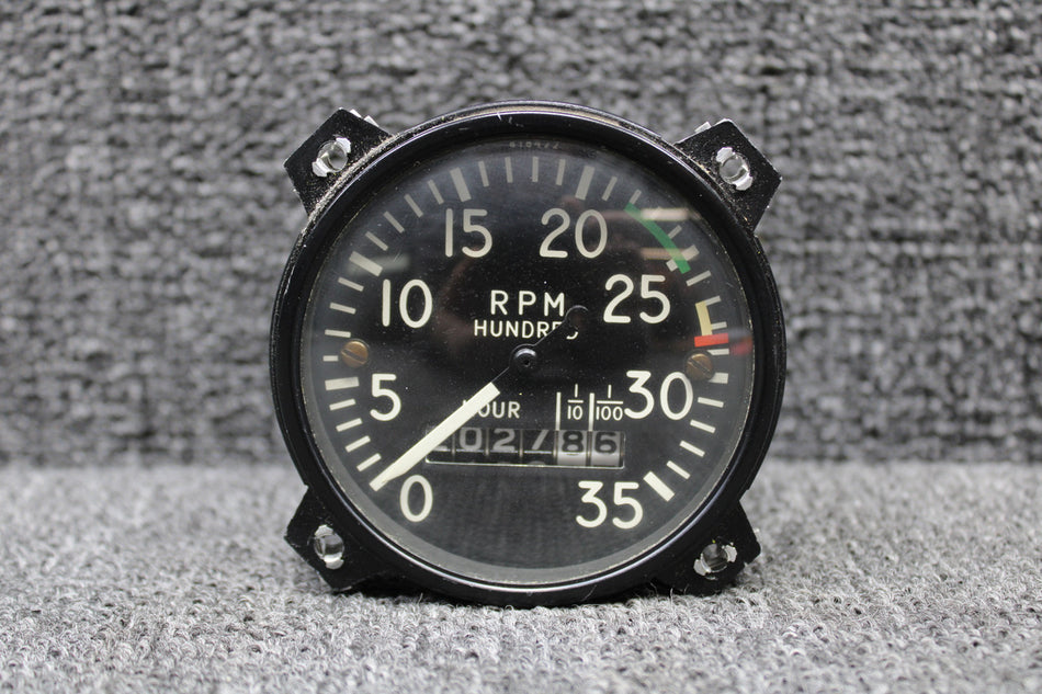 818422 (Alt: 535-AEL8) Stewart Warner Tachometer Indicator (Hours: 2027.86)