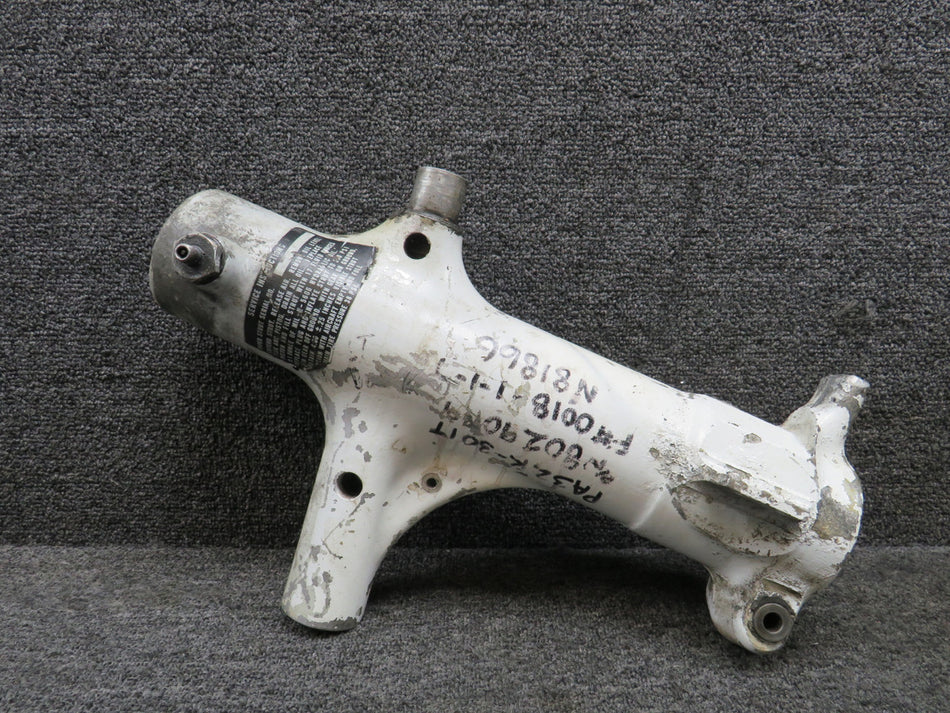 67926-040 (Cast: 3-12620-11) Piper PA32R-300 Main Gear Trunnion (Worn)