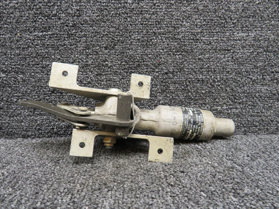 1280109-3 Ozone Hydraulic Actuator with Bracket (Worn)