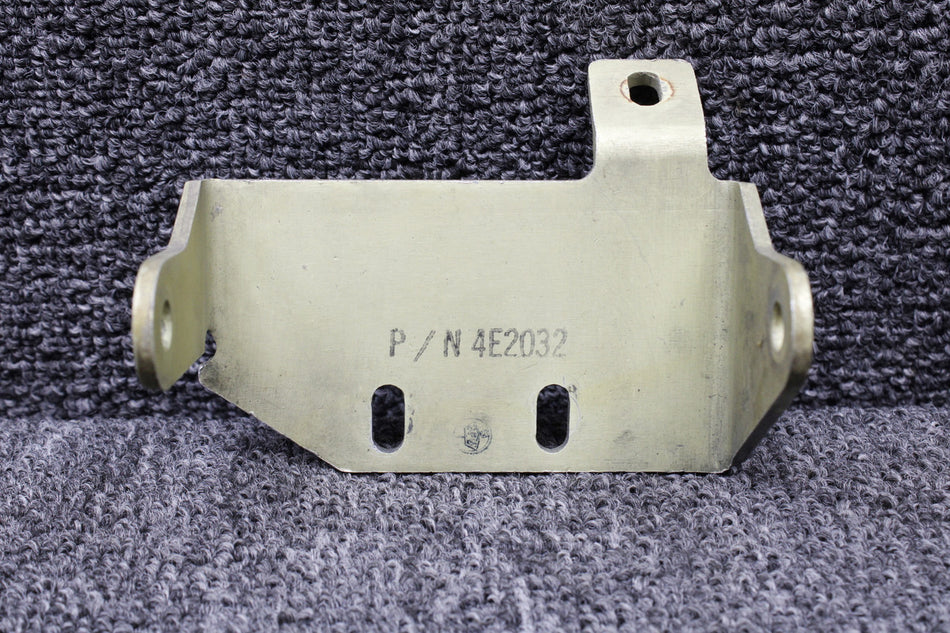 4E2032 Propeller De-Ice Brush Block Bracket