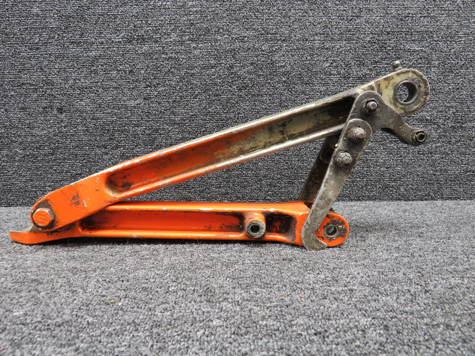 00841103-7, 0841102-4 Cessna 310 Upper and Lower Link with Hooks (Colored)