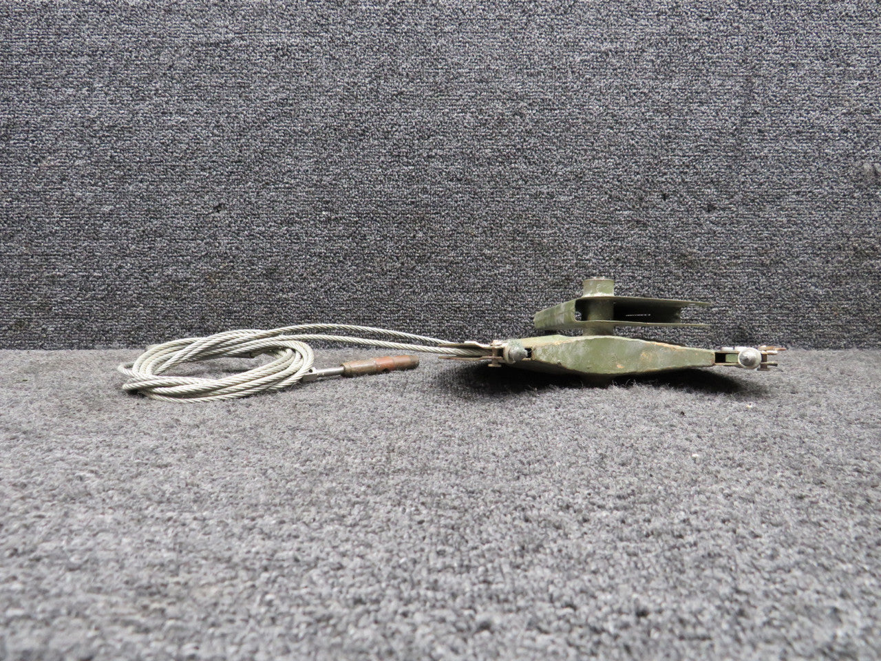 ハルページ 1722077-2 Cessna 177RG Bellcrank Assembly Inboard RH with Cables