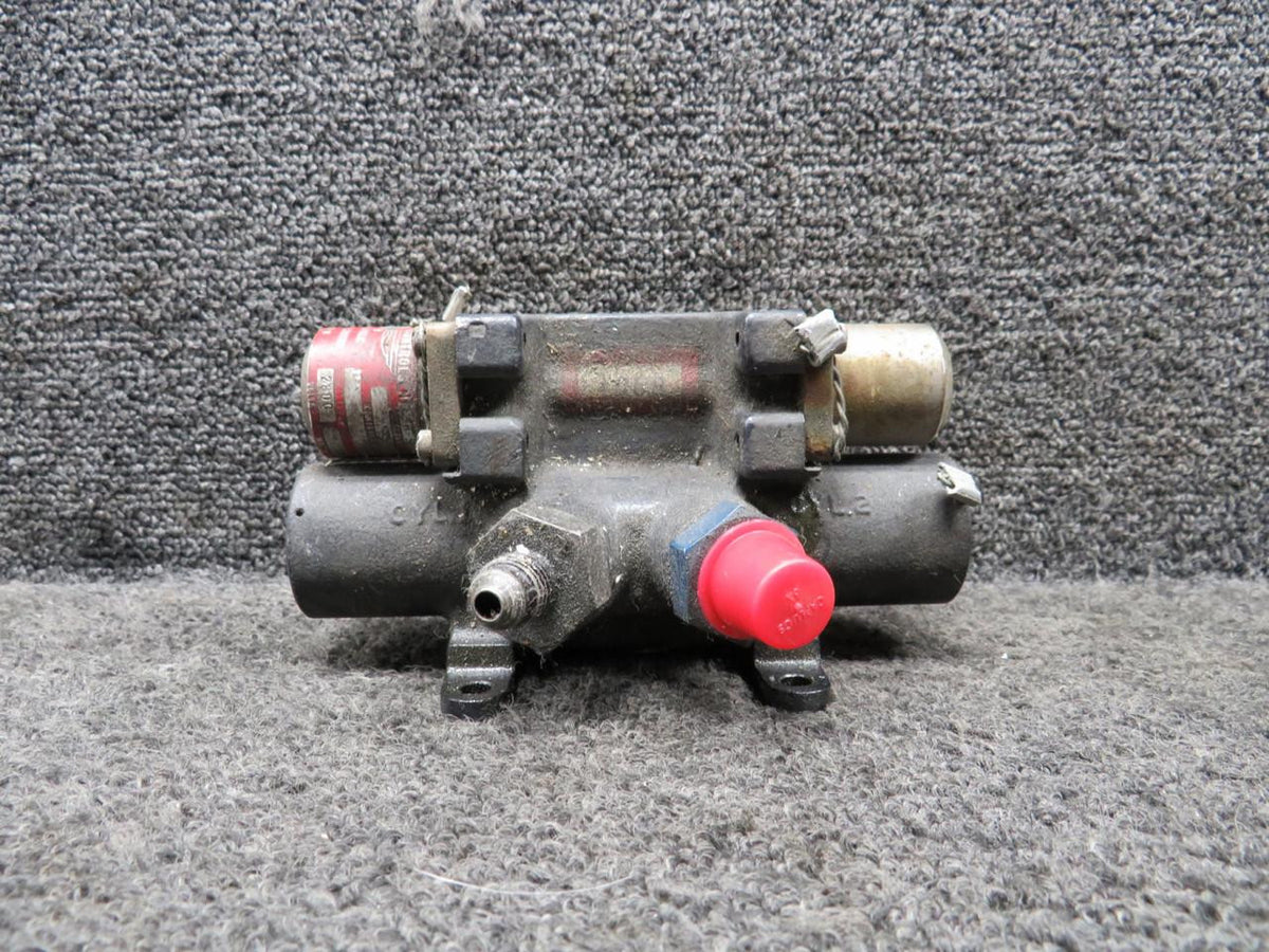 General Controls AV14K1189 General Controls Three Position Hydraulic Directional Control Valve