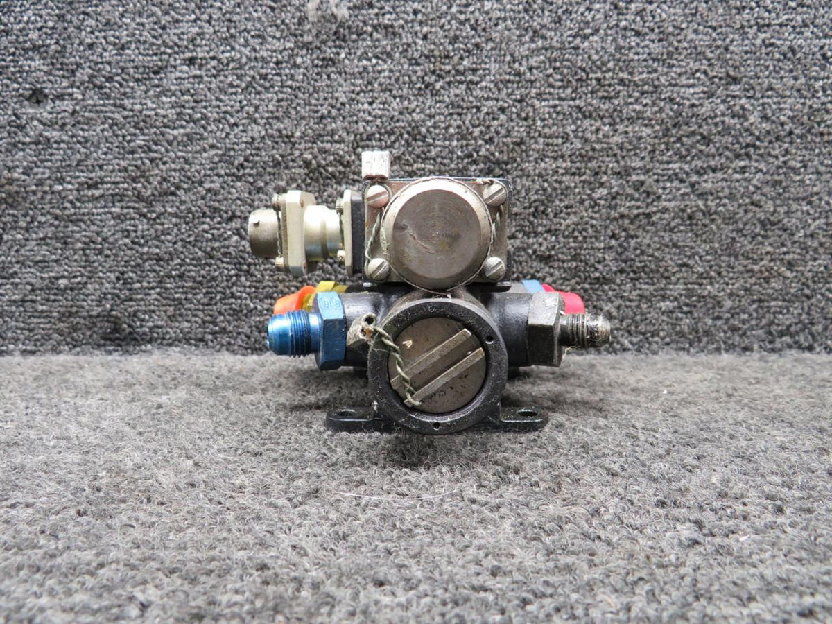 General Controls AV14K1189 General Controls Three Position Hydraulic Directional Control Valve
