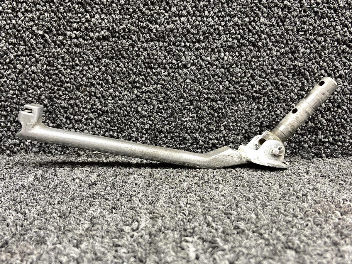 Cessna Aircraft Parts 5111525-2, 5111518-1 Cessna 414 Upper, Outer Cabin Door Handle with Spindle