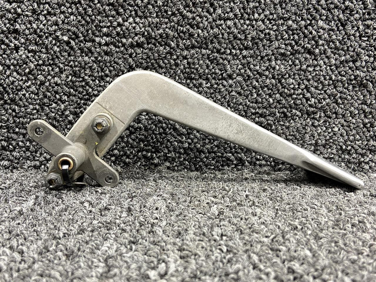 Cessna Aircraft Parts 5111537-2 (Use: 5111627-2) Cessna 414 Lower Cabin Door Latch Handle