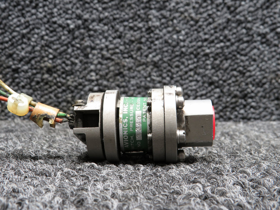 AV62-4000-2 (Alt: 0850452-7) Avionics Inc. Fuel Pressure Switch