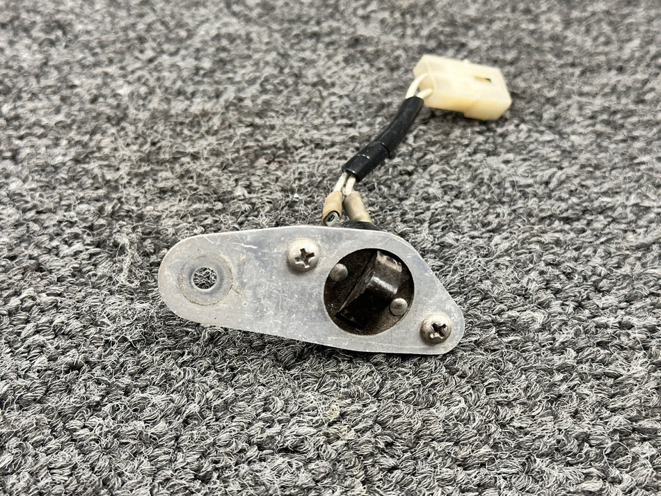 8406K1 Cessna 414 Nose Baggage Light Switch with Bracket