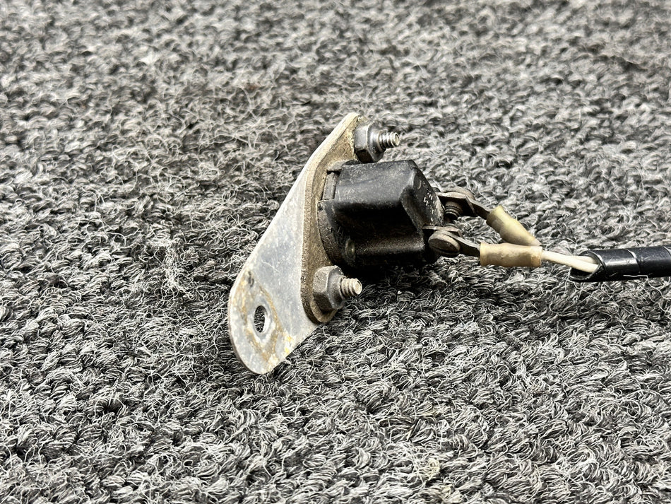 8406K1 Cessna 414 Nose Baggage Light Switch with Bracket