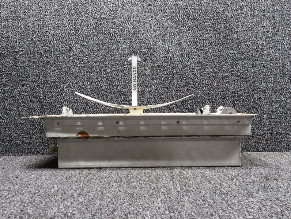 MI-585255-1 RCA RTA-1001 Receiver Transmitter Antenna w Wing Leading Edge Radome