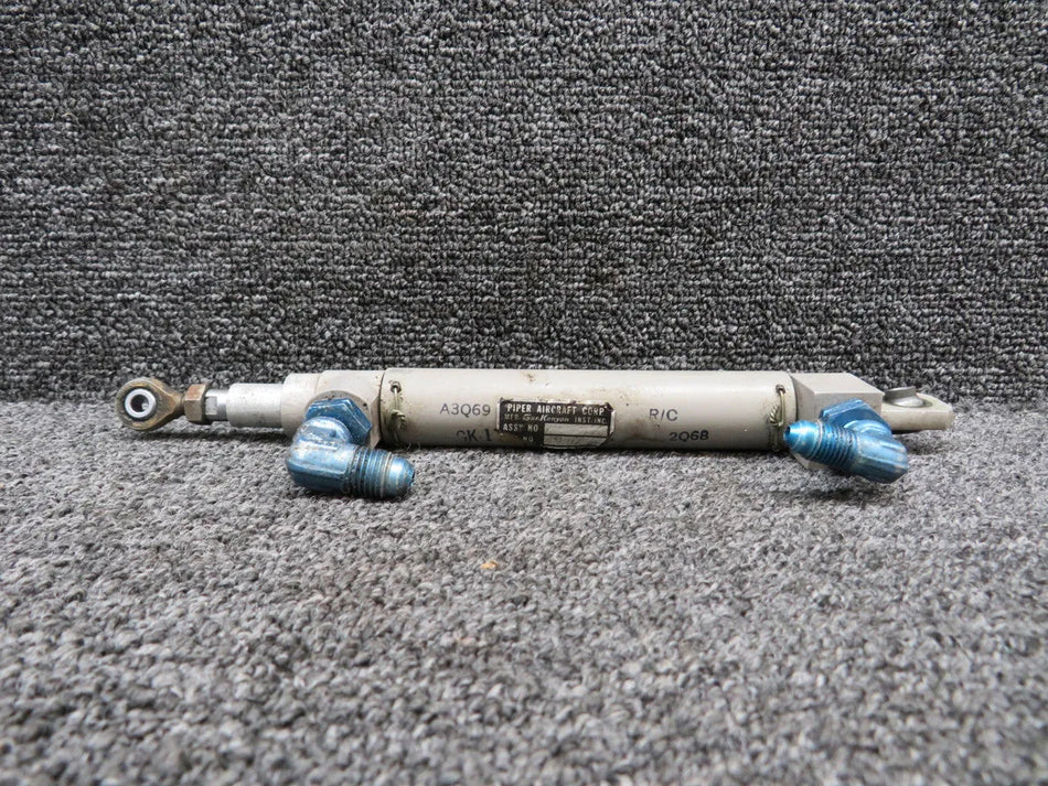 455-933 Gar-Kenyon Main Gear Door Actuator (Rusted Rod End)