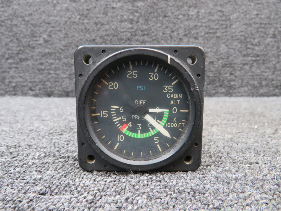 3000-0101 (Alt: C668516-0101) United Cabin Altitude-Pressure Gauge (Cloudy Face)