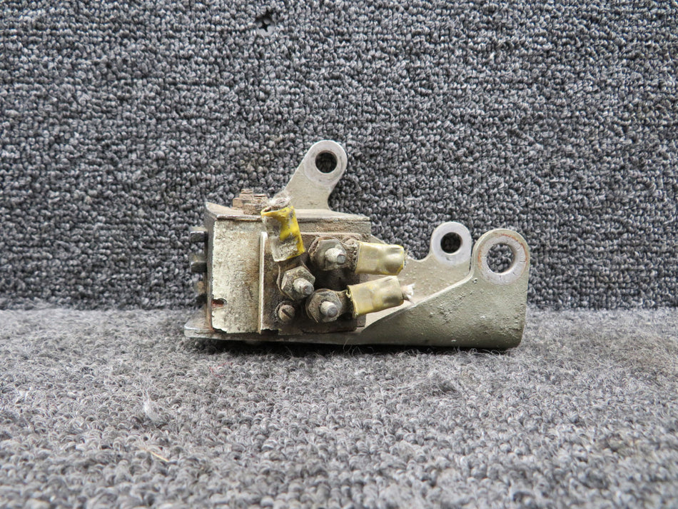 4E1387-2, 3E1319 Cessna 411 Prop De-Ice Brush Block Assembly w Bracket (Worn)