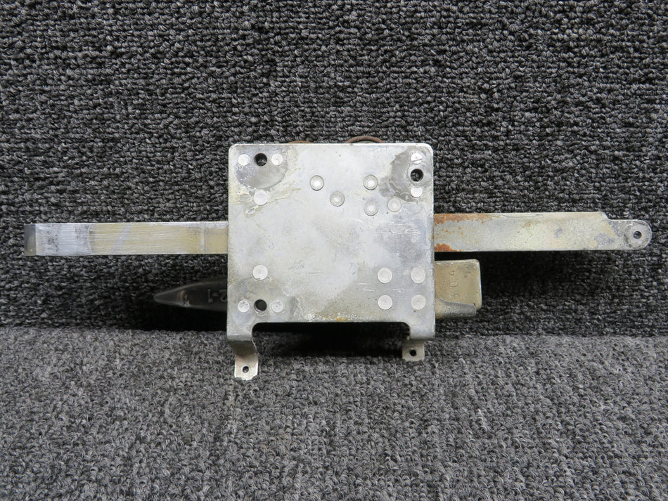 0711020-7 (Use: 0711020-11) Cessna 210 Cabin Door Latch Assembly LH (Wear)