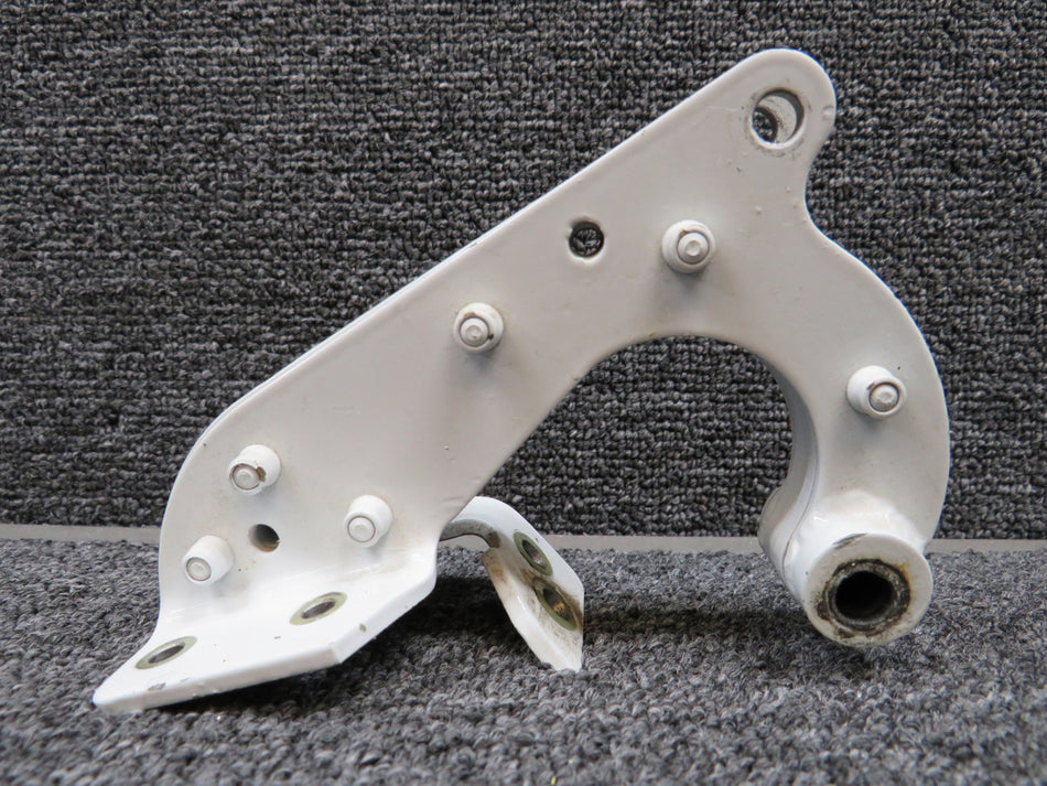 35-815266-2 Beechcraft 58 Forward Inboard Hinge Assembly RH (Scratched)